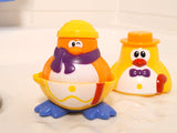LUDI - Un grand pingouin pour jouer à l'heure du bain. Dès 12 mois. Fixations ventouses. Coffret de jeux d'eau : moulins, verres gigognes percés, coupelle et 3 petits pingouins - réf. 2240