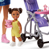 Barbie Famille coffret poupée Skipper baby-sitter et sa poussette avec figurine de fillette brune et accessoires, jouet pour enfant, FJB00