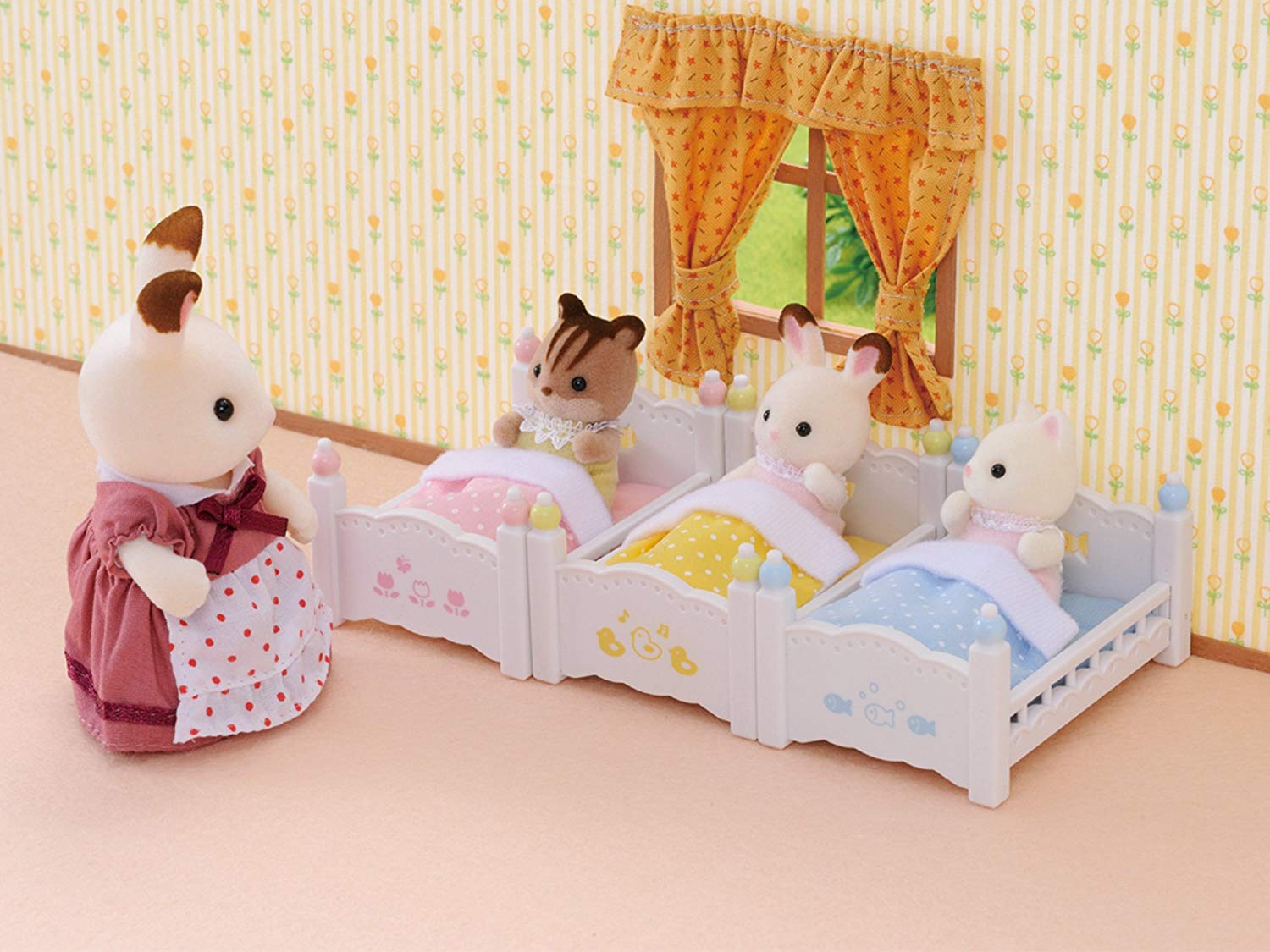 Sylvanian- Triple Bunk Beds Families Lits Superposés à 3 Couchettes Bébés-Poupées et Accessoires, 4448, Multicolore